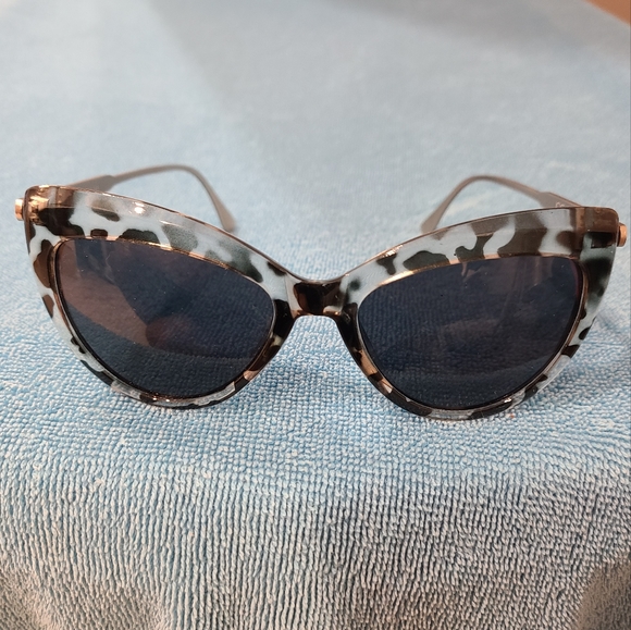 Joes Jeans Sunglasses - Picture 1 of 7